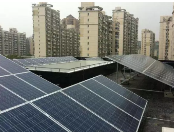 廠房屋頂全部由光伏組件構(gòu)成